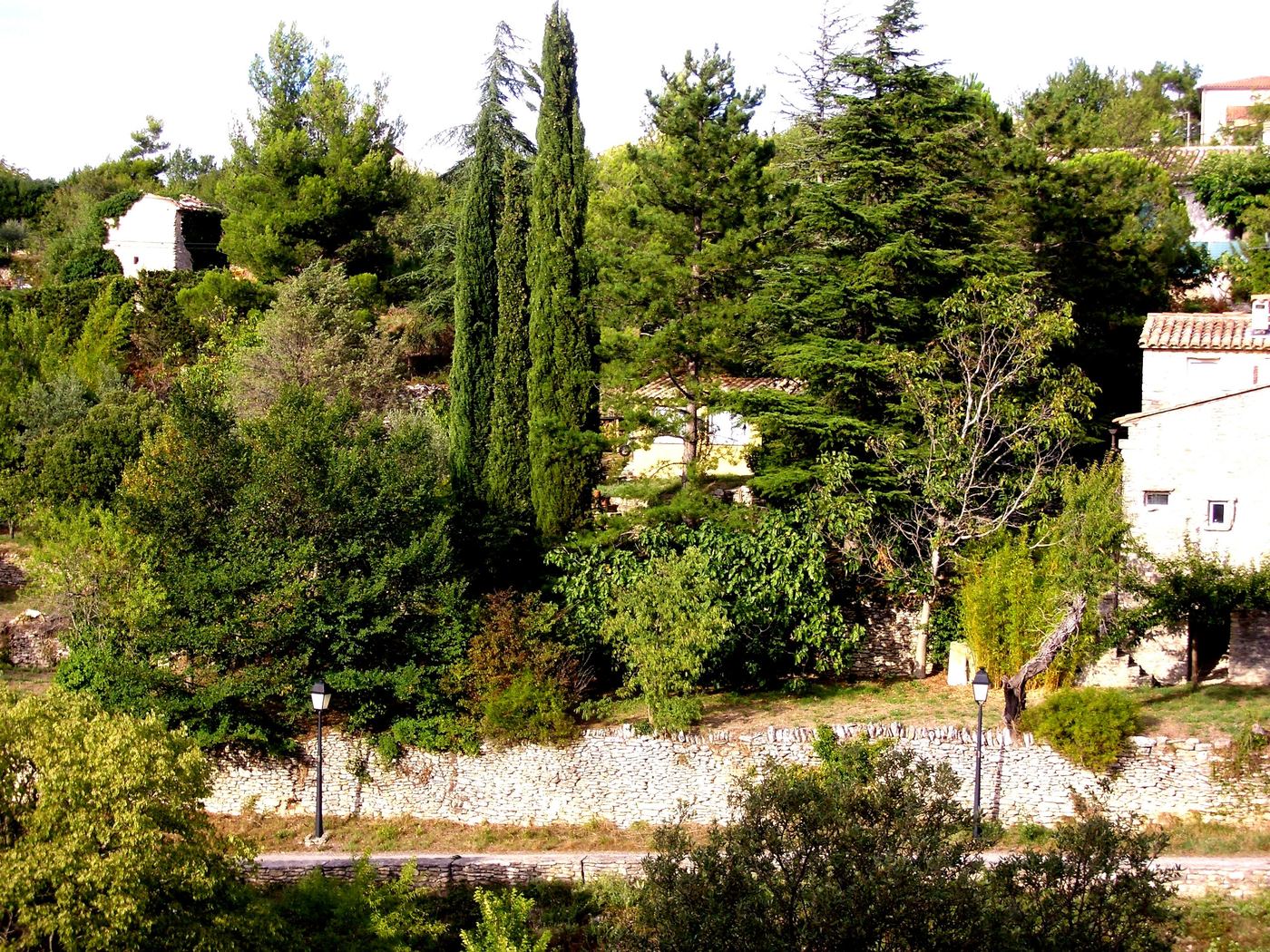 Garten mit B&auml;umen und Sitzplatz